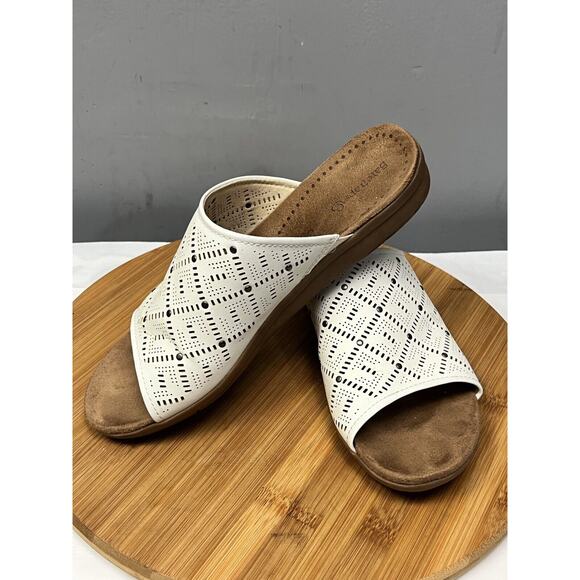 BareTraps Shoes - Bare Traps Sandal Womens size 9 Jayln Wedge Open Toe Casual White